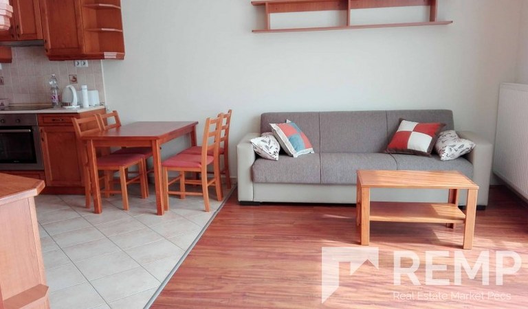Kiadó 1,5 szobás lakás az Alkotmány utcában – 1. property photo