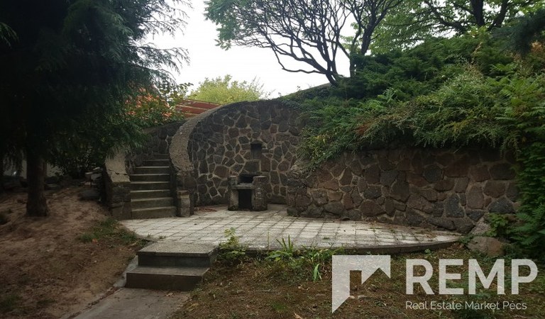 Pécsváradon családi ház kiadó – 1. property photo