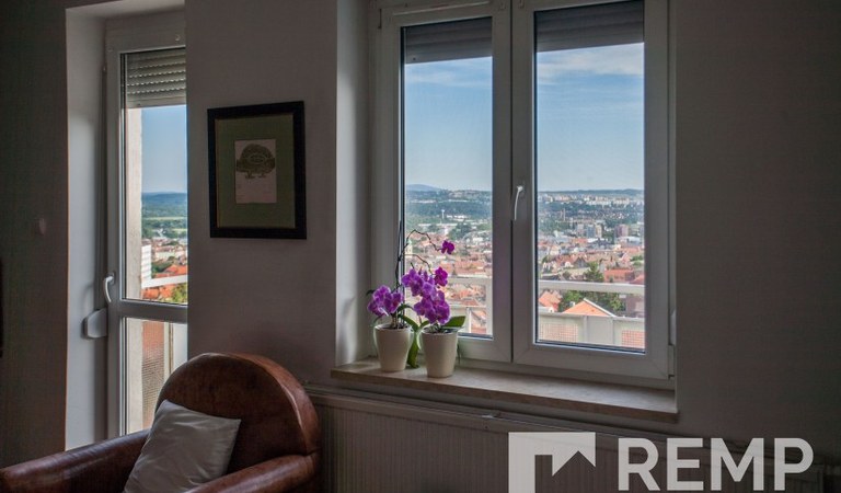 Eladó panorámás lakás a Tettyén – 1. ingatlanfotó
