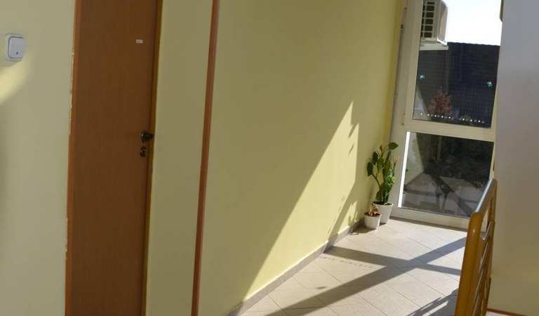Eladó újszerű stúdiólakás – 2. ingatlanfotó