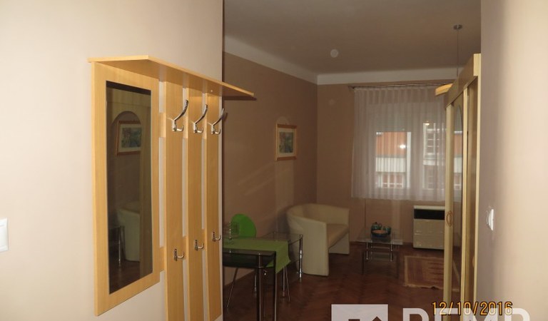 Eladó stúdió lakás a Széchenyi térhez közel – 1. property photo