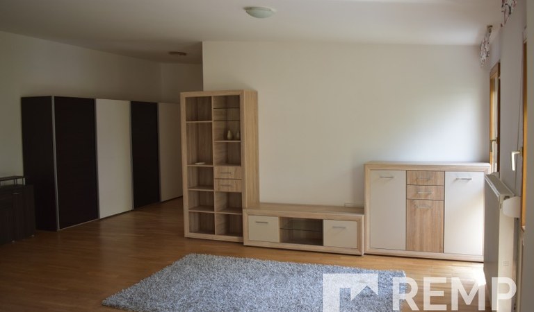 Eladó felújított téglalakás a történelmi belvárosban – 3. ingatlanfotó