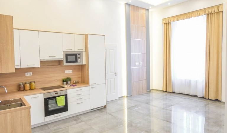 We are offering a 100 sqm luxury flat in Teréz krt. for sell – 2. property photo