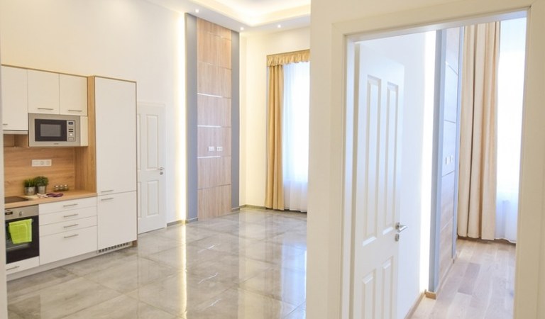 We are offering a 100 sqm luxury flat in Teréz krt. for sell – 3. property photo