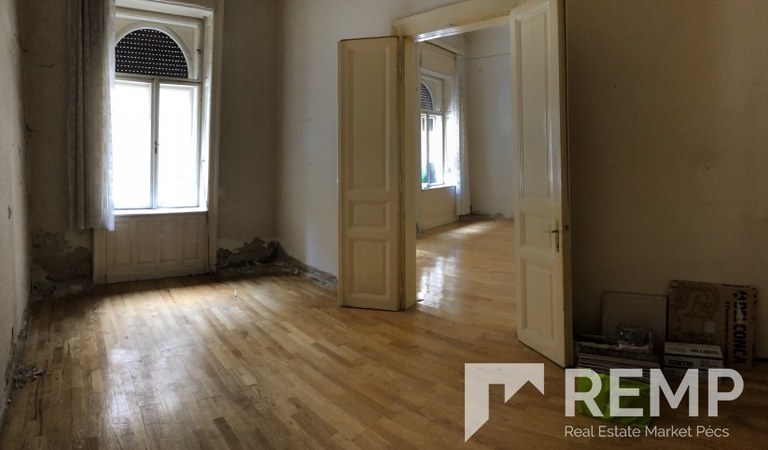 We are offering 100sqm renovable flat for investors in Eötvös srt. – 2. property photo