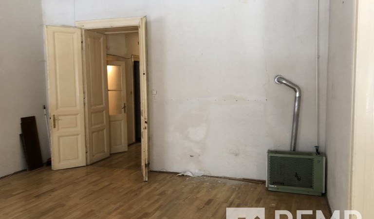 We are offering 100sqm renovable flat for investors in Eötvös srt. – 3. property photo