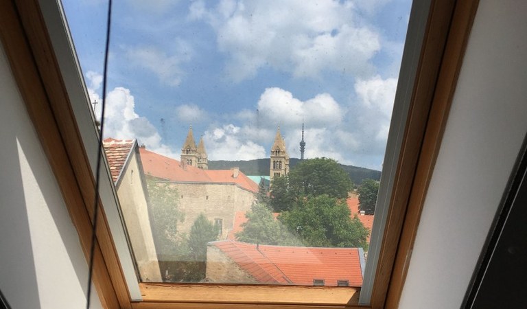 Kiadó igényesen felújított lakás a történelmi belváráosban – 1. ingatlanfotó