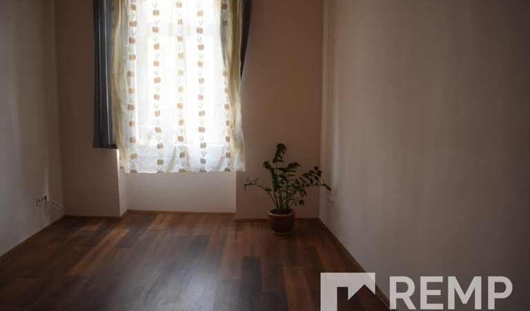 Eladó egy 42 nm-es felújított Baross utcai téglalakás – 3. property photo