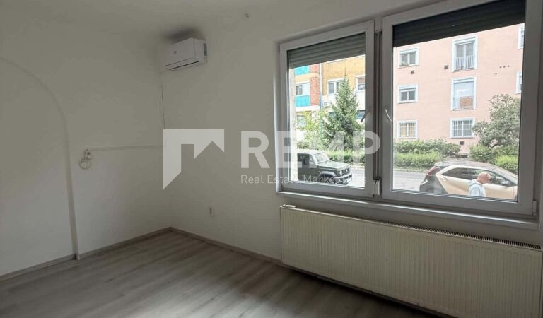 Pécs Belvárosában eladó egy magasföldszinti tégla lakás gépkocsibeállóval! – 3. ingatlanfotó