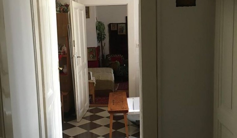 Jogi egyetem mellett eladó kis lakás – 1. ingatlanfotó