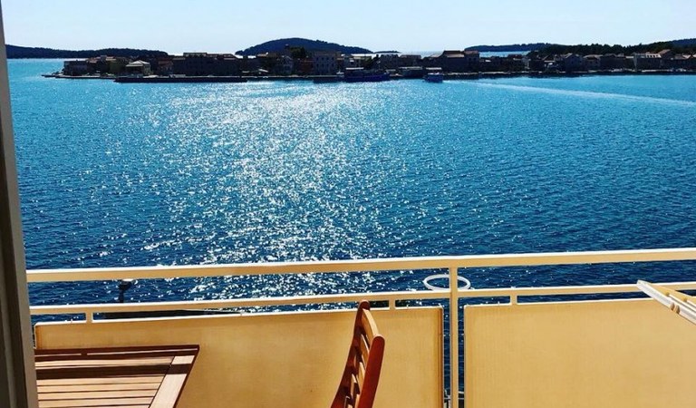 Felújított tengerparti apartman eladó! – 1. ingatlanfotó